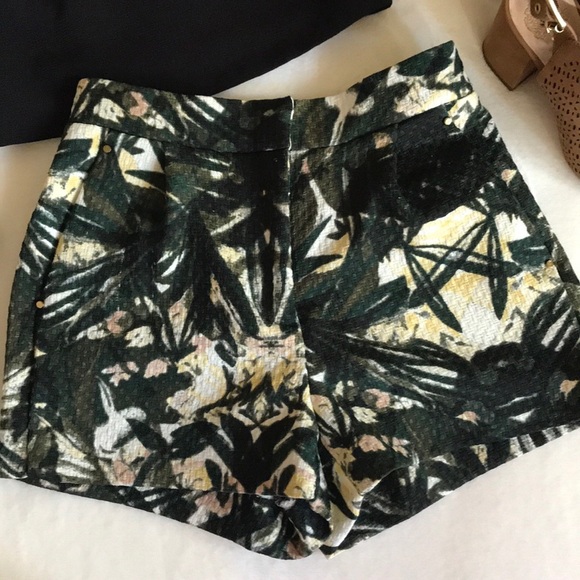 H&M Shorts - Picture 2 of 5